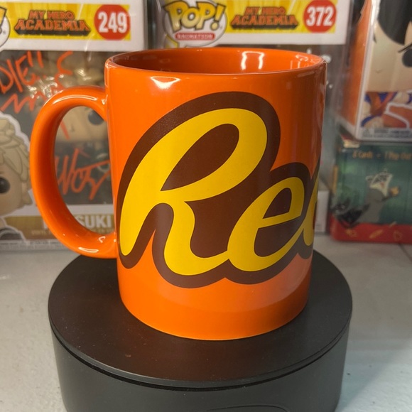 Reese’s Peanut Butter Cup Logo Coffee Mug 🔥 - Picture 1 of 5